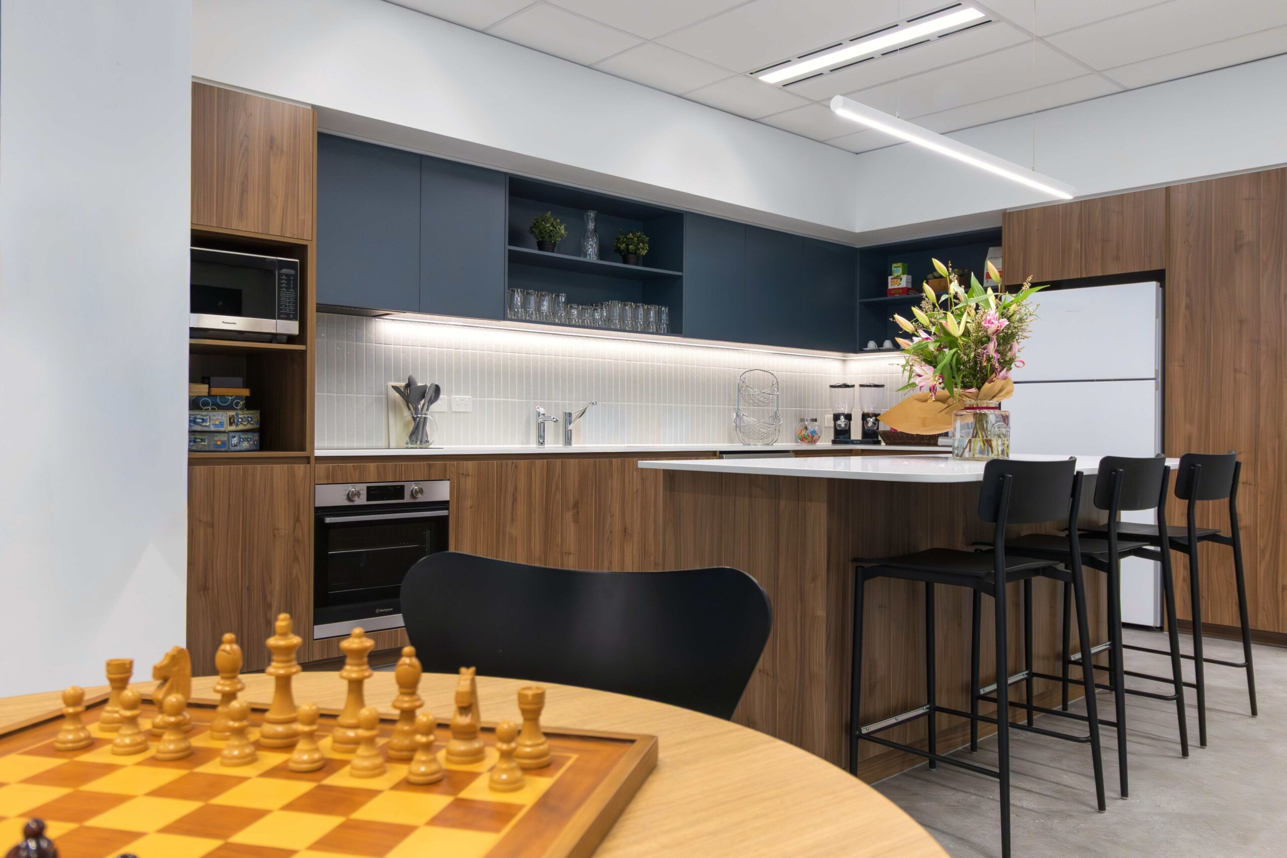 Chess board in front of kitchen - Data Processors