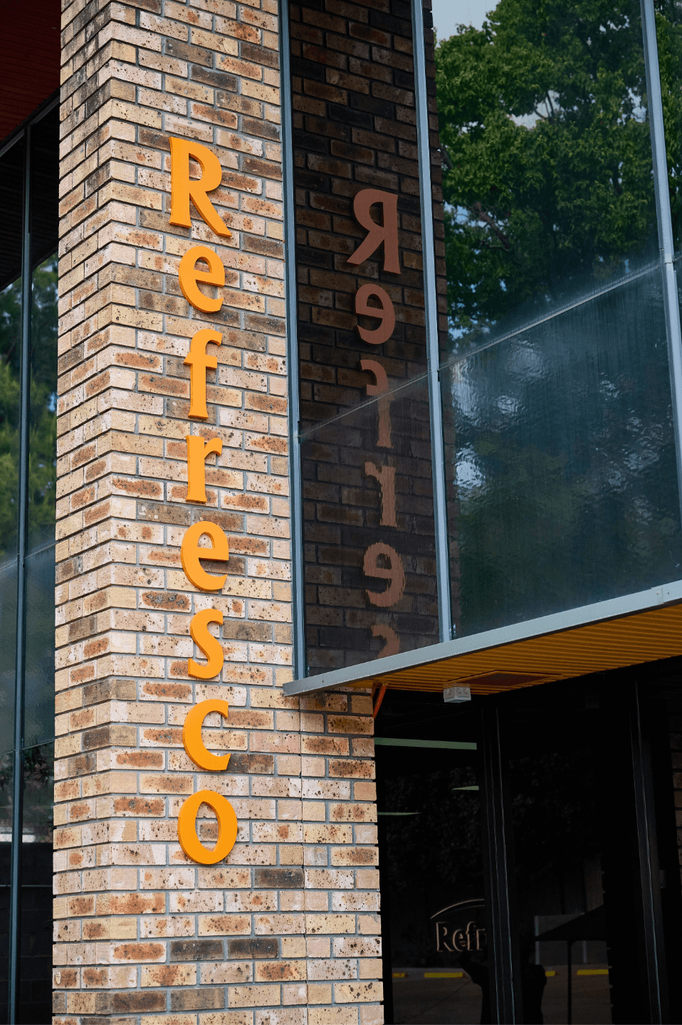 PMG-Refresco-External sign