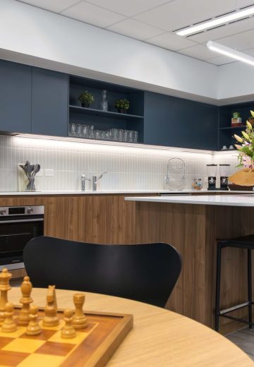 Chess board in front of kitchen - Data Processors